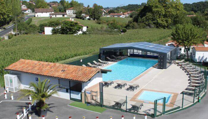 Piscine couverte et chauffée